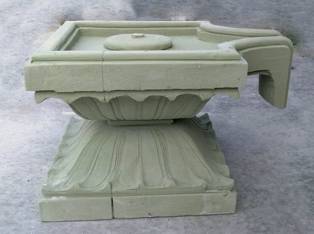 Schaumstoffmodell für Paanipeetham aus schwarzem Granit. Shivalinga+Yoni