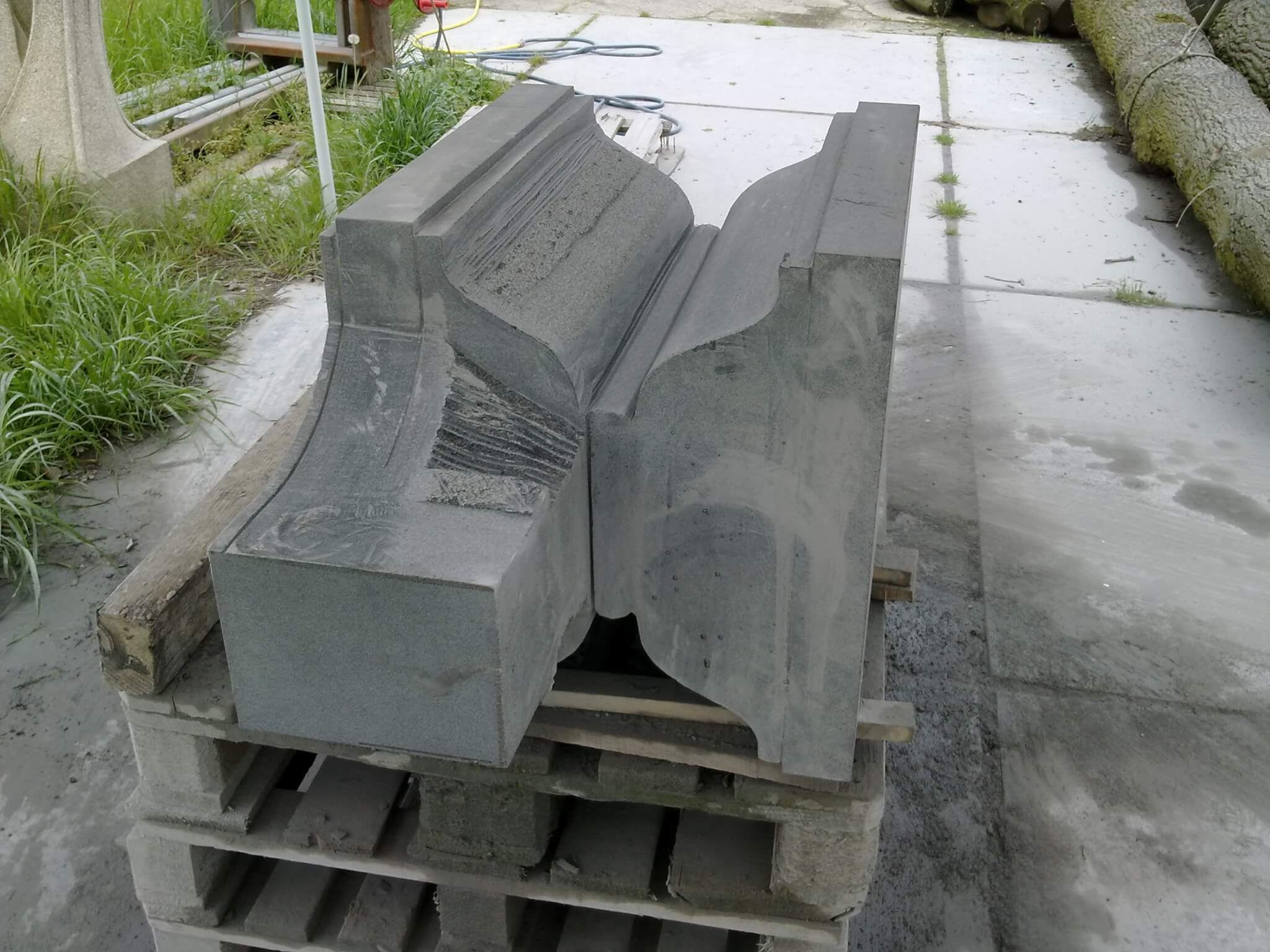 stone masonry: profiles chop saw for panipitha in black granite