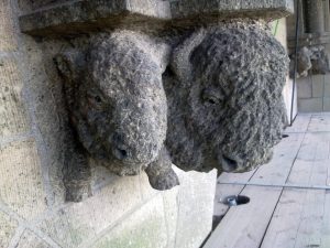 Kraagsteen van Bison met jong, Eusebiustoren