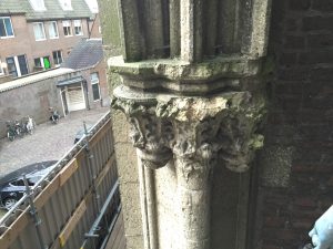 tufstenen kapiteel aan de Stevenskerk in Nijmegen