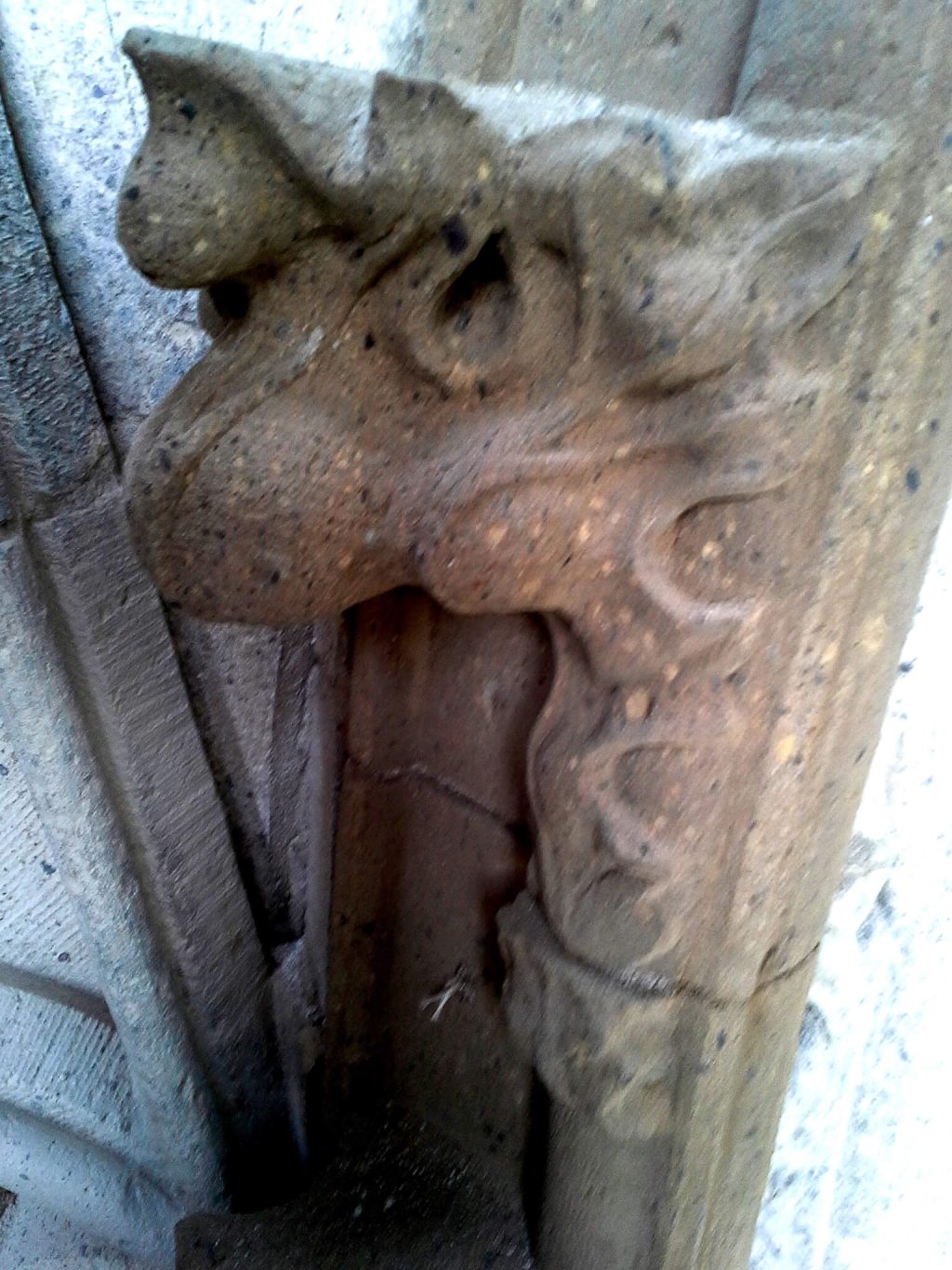 kanthogel Südportal Stone Church, bevor genehmigt es Hirsch Arbeit