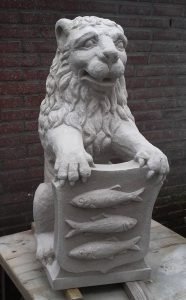 Bildhauer Leo Sandstein Deventer Die drei Heringe