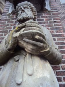aaron geschädigten. Bericht über Moses und Aaron hat nach der Restaurierung zurück