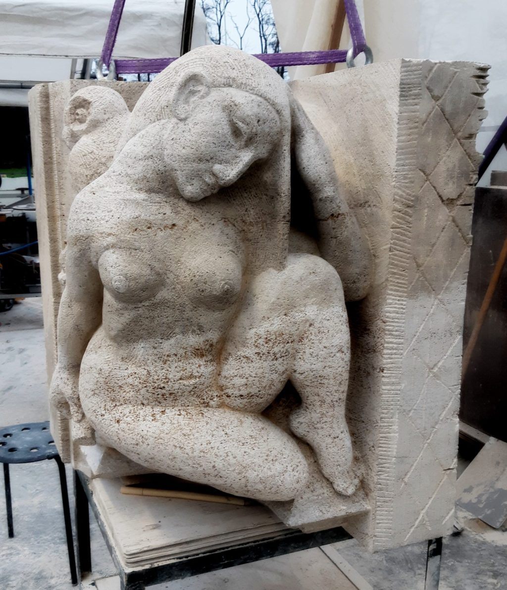 Beeld De Nacht door Eduard van Kuilenburg- nieuwe kopie in Muschelkalksteen