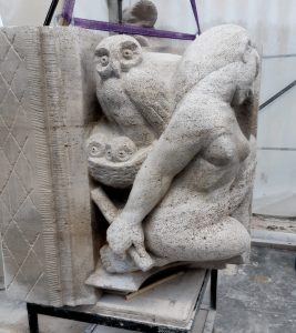 Beeld De Nacht door Eduard van Kuilenburg- nieuwe kopie in Muschelkalksteen