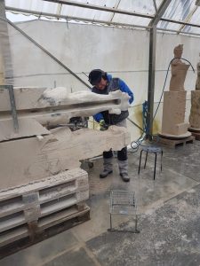 Koen van Velzen kopiert Wasserspeier für den Domturm in Neustein