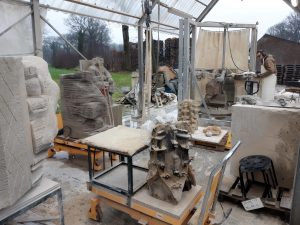 beeldhouwerij met veel projecten