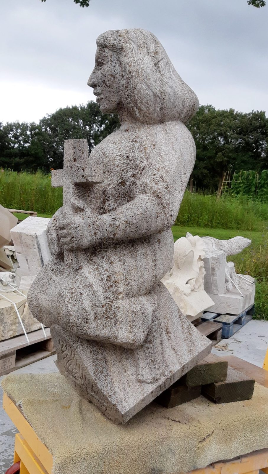 Luchtboogbeeldje Fides, het Geloof. Boog met de Zeven Deugden, Eusebiuskerk Arnhem