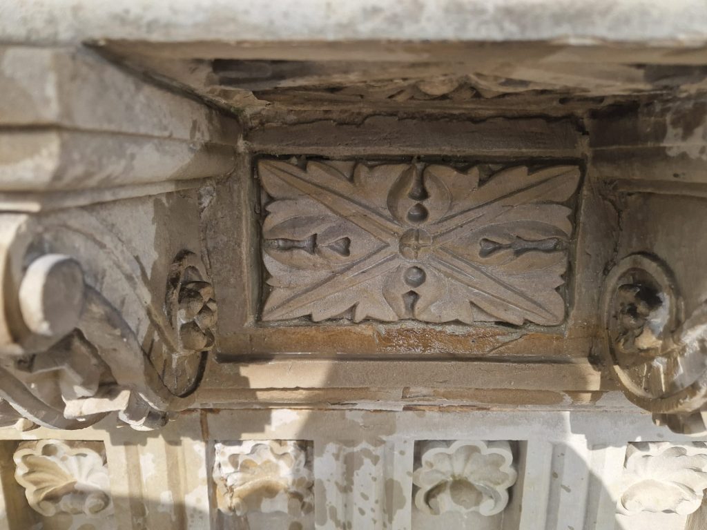 ornamentje voor Herengracht 380 in Amsterdam, gemaakt in Obernkirchener zandsteen
