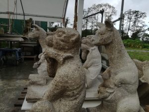 twee katten en twee kangoeroes