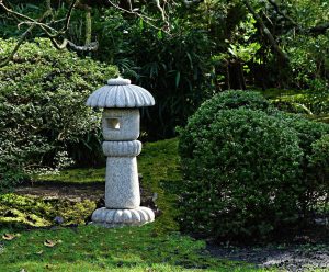 lantaarn in Japanse tuin