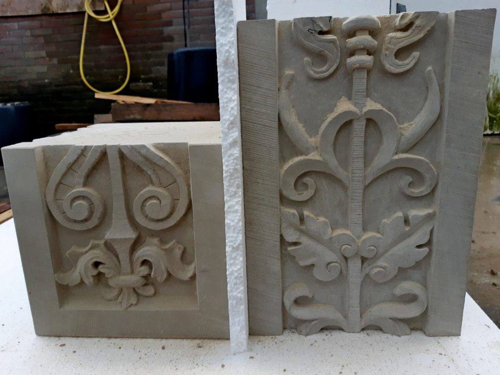 ornamenten in Baumberger steen voor de Latijnse School in Nijmegen