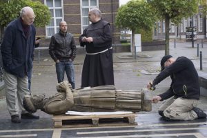 Moses und Aaron zurück in Veghel. Bildhauer Koen van Velzen bereitet für den Einsatz