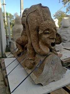 alte Tuffstein Schwibbogen Statuette Noah Roeper der Eusebius Kirche in Arnheim.