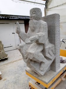 luchtboogbeeld De Oppergodmajoor (met Abhaya Mudra) van George vd Wagt. Kopie in kalksteen