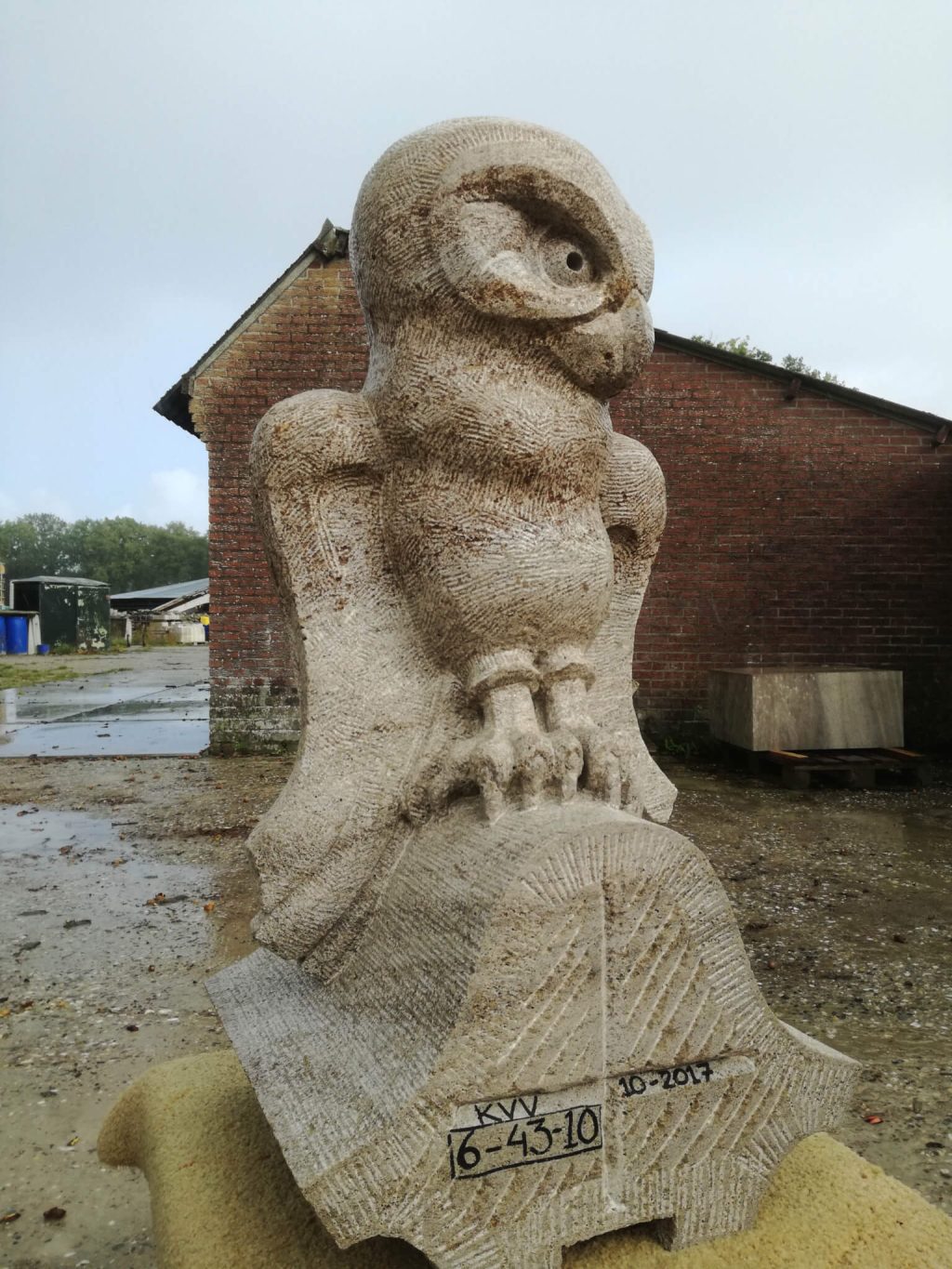 Copying flying buttress image with Owl-copied Owl in Muschelkalk limestone