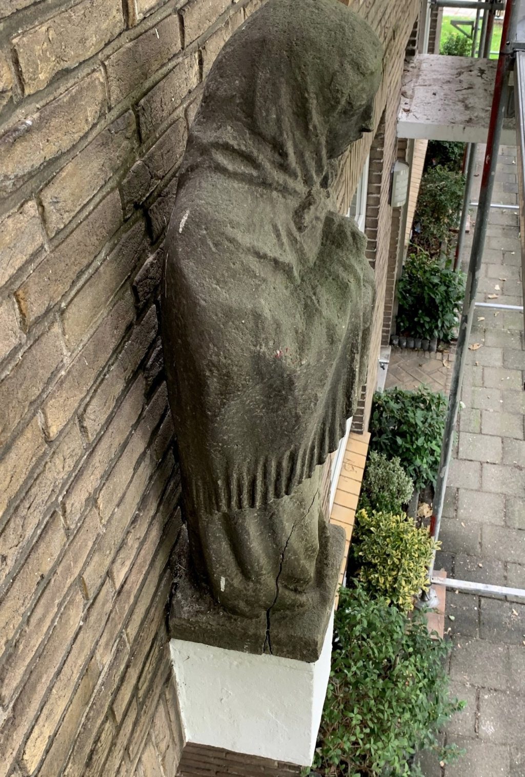 beeldje Winter Vier Seizoenen gebroken