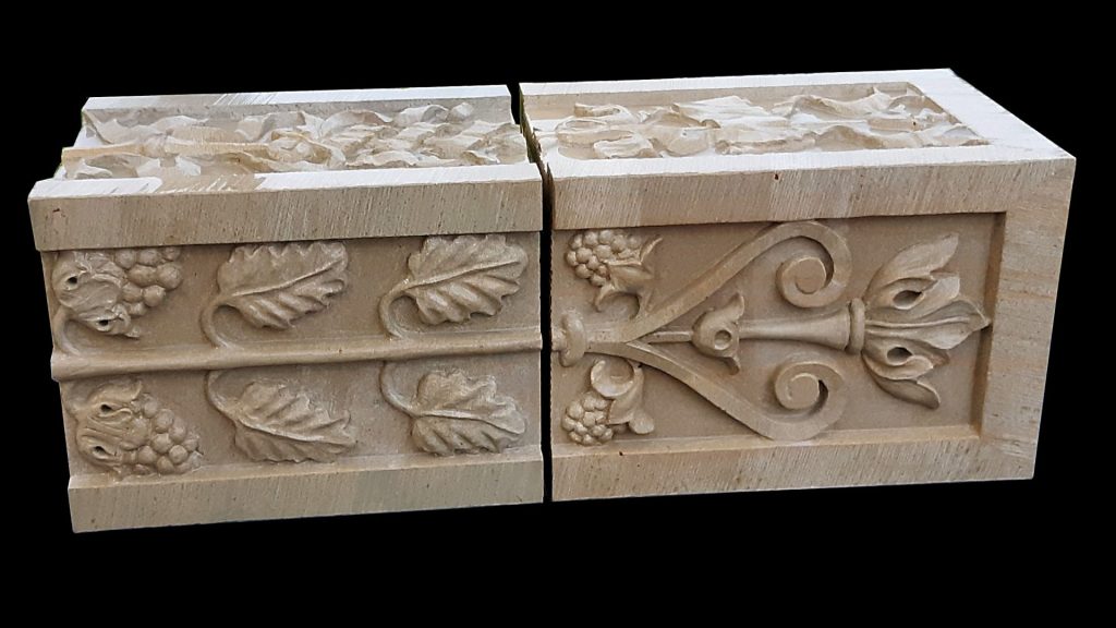 ornamenten in Baumberger steen voor de Latijnse School in Nijmegen