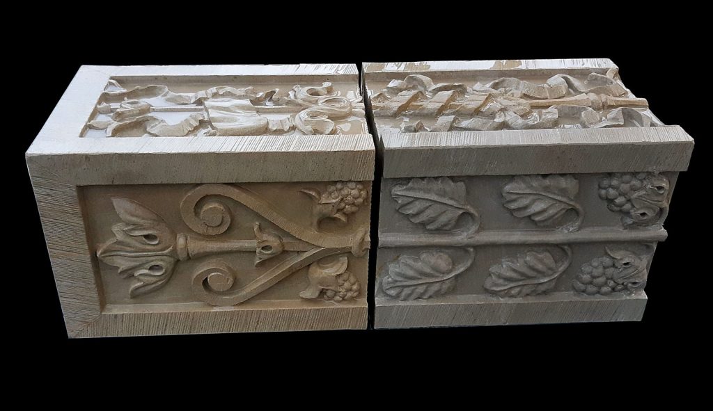 ornamenten in Baumberger steen voor de Latijnse School in Nijmegen