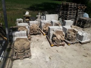 mehrere Steinblöcke corbels für den Eusebius Turm auf 22 Meter