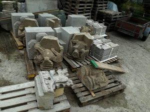 mehrere Steinblöcke corbels für den Eusebius Turm auf 22 Meter