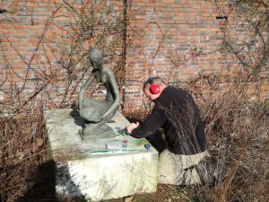 Abbau Bronze-Skulptur von Inka Klinckhard (verschiedene Jobs)