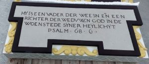 1 von fünf Fassadensteinen für Noordgouwe: voltooid