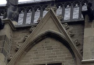 tufstenen kanthogels aan de zuiderkapel van de Domkerk Utrecht