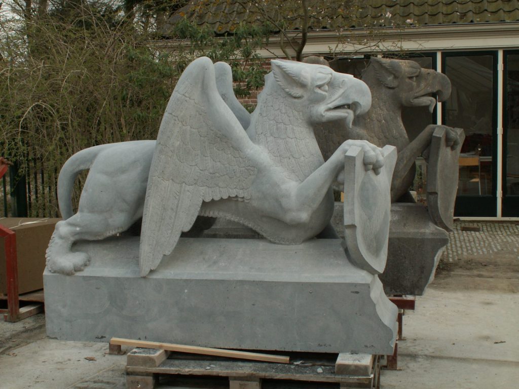 kopie hardstenen griffioen Kasteel de Haar