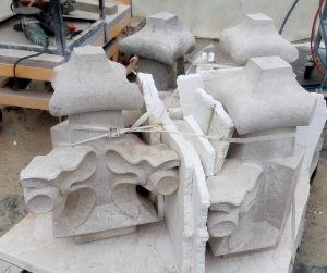 finials in Muschelkalk für Eusebiuskerk
