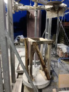 houten onderstel voor gipsmodel. tbv Panbeeld in porfier